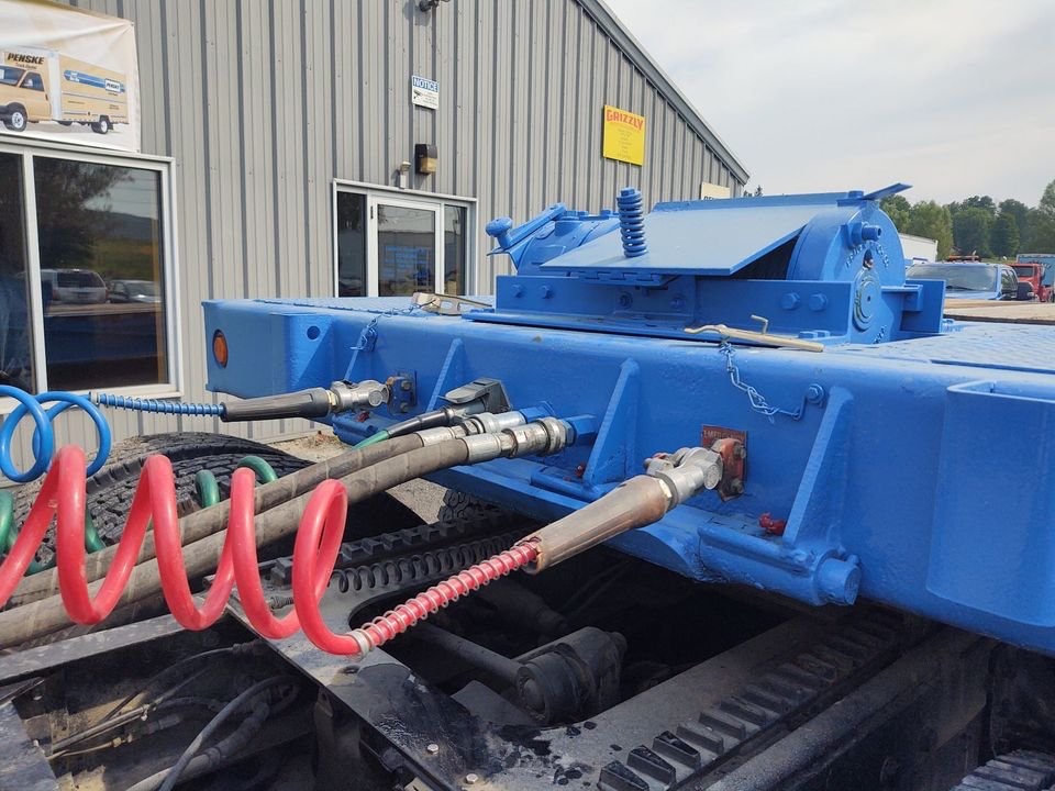 004 Landoll 435 87,000 GVW VIN 1LH435UH941013592 48 ft Overall Length 102 in wide 10 ft Upper Deck 38 ft Lower Deck 20,000 lb. Winch Everything Works Steel Wheels All New: Brakes, Drums, Wheel Seals, Hub Caps, Cam Bushings, 4 Tires, Oak Deck, ABS Wheel Sensors Other 4 Tires 75% or Better New Cross Members Upper Deck and Tail of Trailer Other Cross Members Repaired as required Cylinders are all Dry Has Dock Levelers Air Ride Suspension Price: $39,500