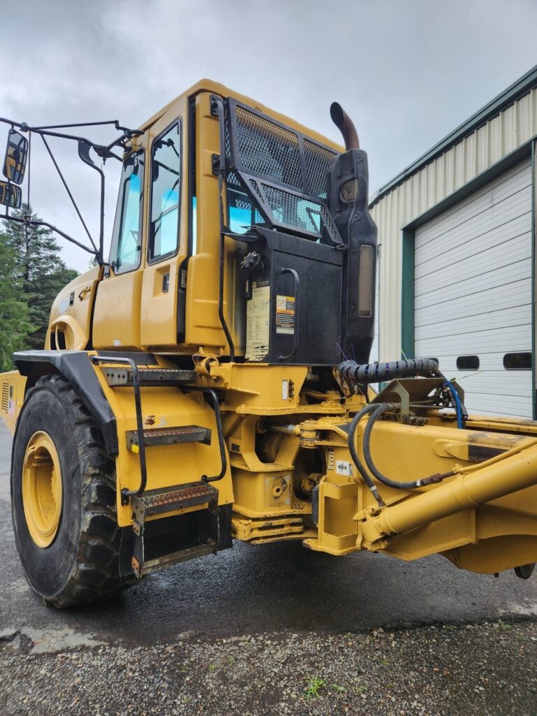 2003 John Deere 250D Articulated Dump Truck Excellent Condition 7669 Hours Pre-Emission Truck Enclosed Cab Heat and A/C Priced to Sell: $84,900